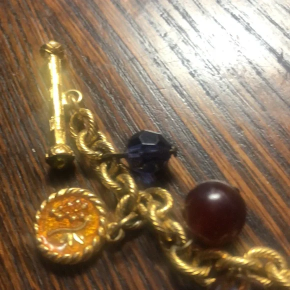 Stunning vintage charm bracelet - Picture 6 of 9